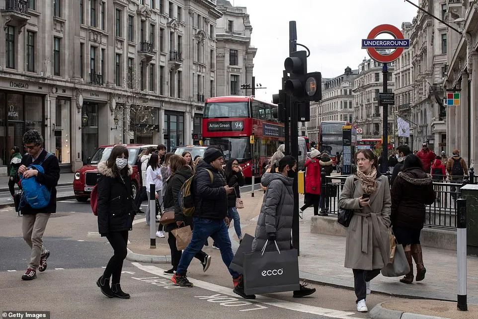 英国2段解封第一天，伦敦一夜回到90年代！英国大学推迟返校！  英国大学 疫情相关 第40张