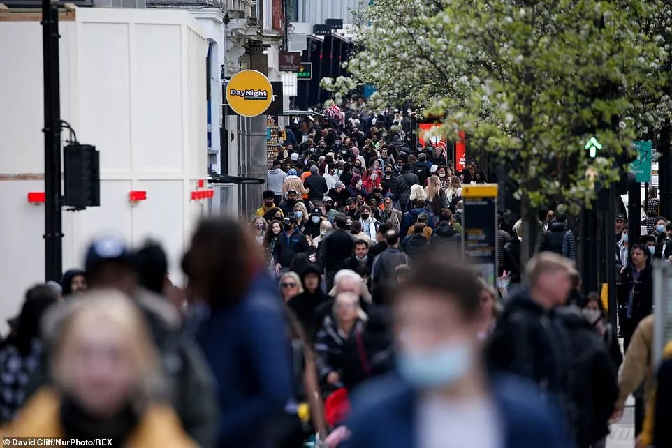 英国2段解封第一天，伦敦一夜回到90年代！英国大学推迟返校！  英国大学 疫情相关 第39张